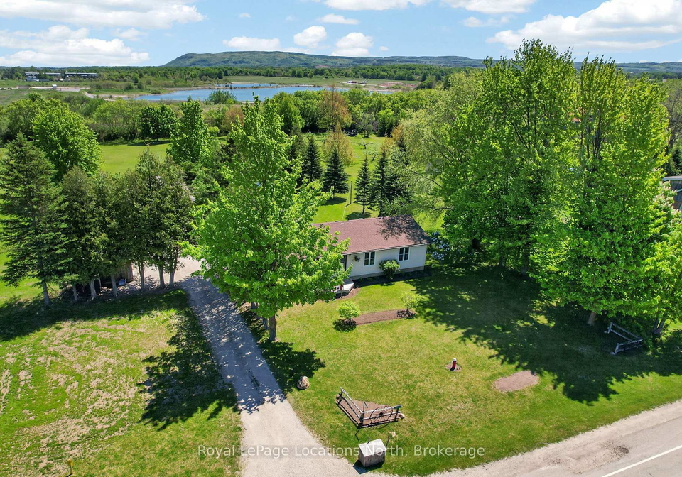 788168-grey-road-13-blue-mountains-ontario-x13224830