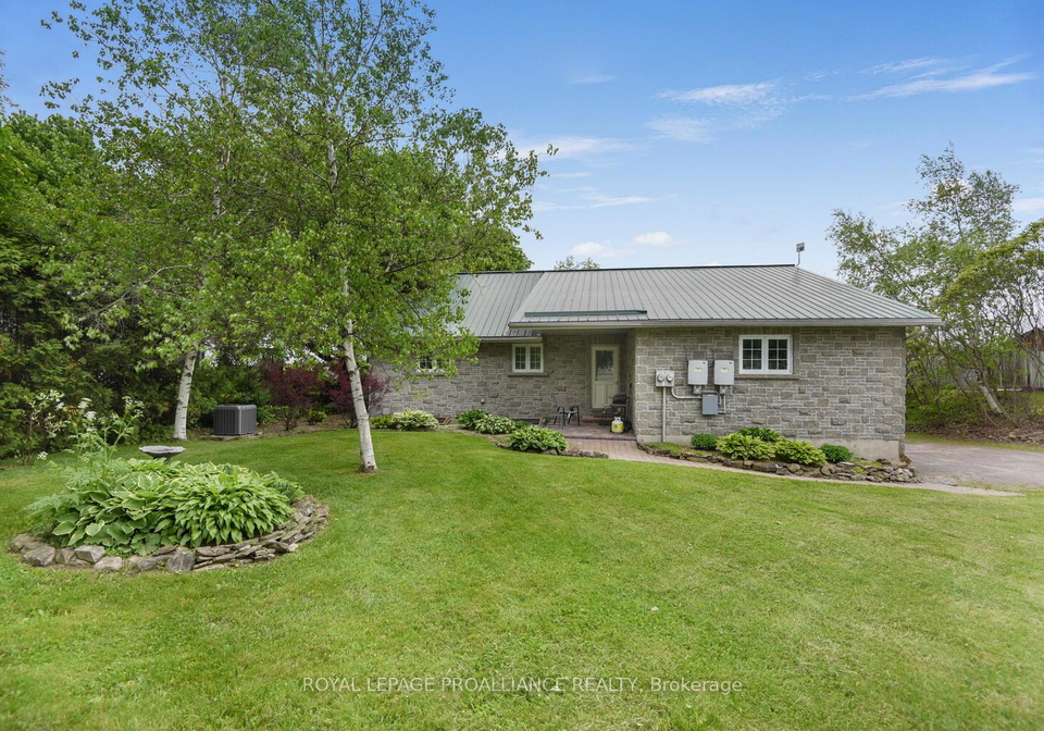 2111-county-road-2-e-edwardsburghcardinal-ontario-x13226104