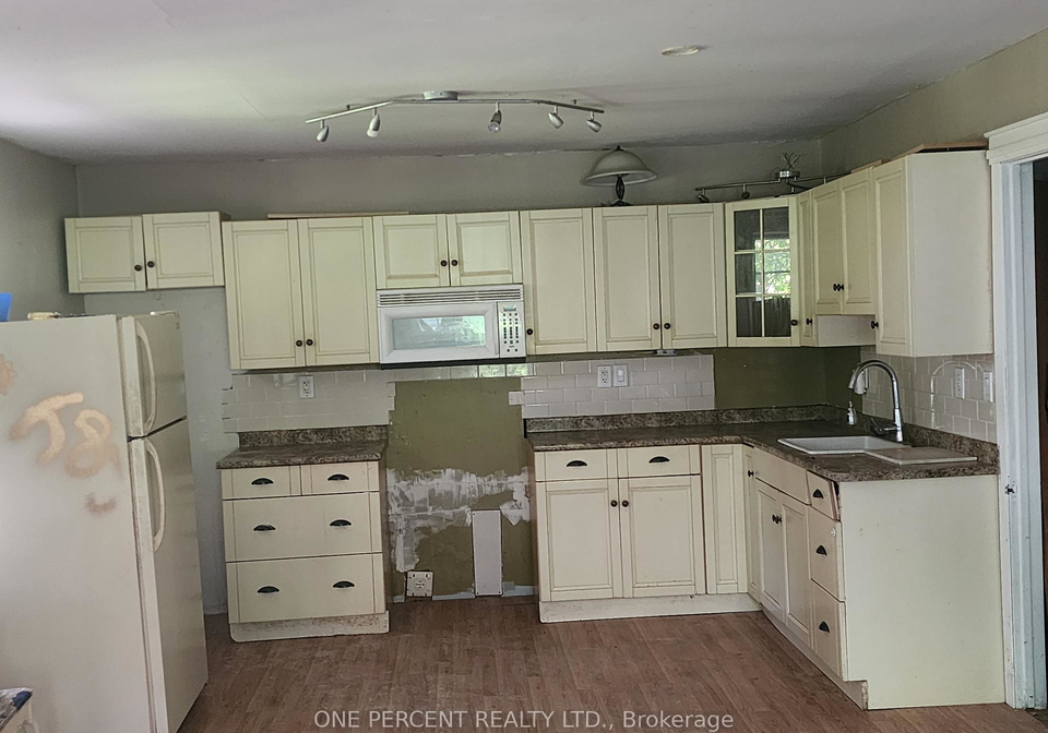 213-st-lawrence-street-east-e-centre-hastings-ontario-x13227862