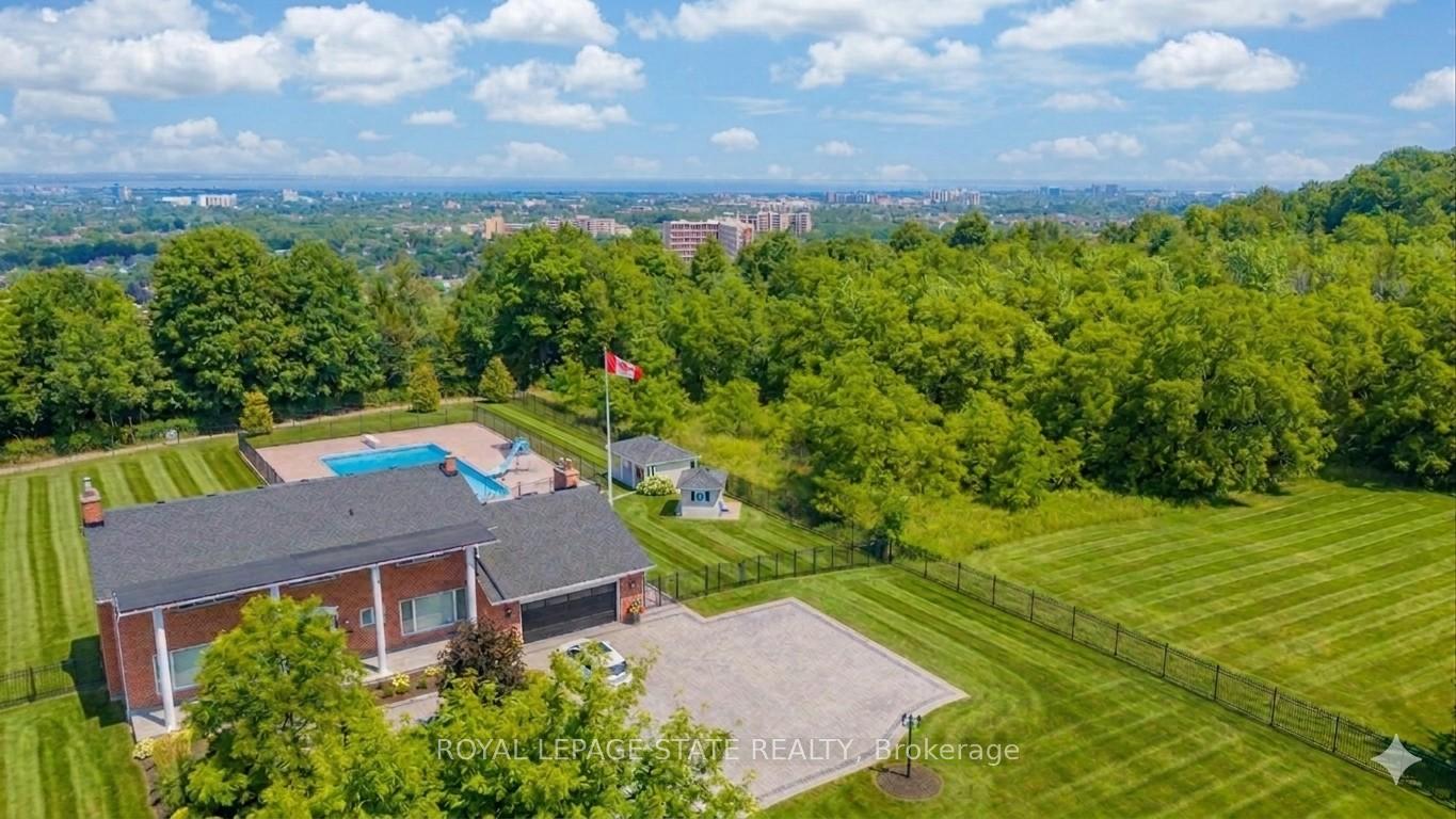 10-azalea-court-hamilton-ontario-x13229290