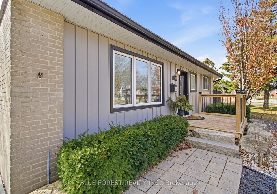 1975-royal-crescent-london-east-ontario-x13229664