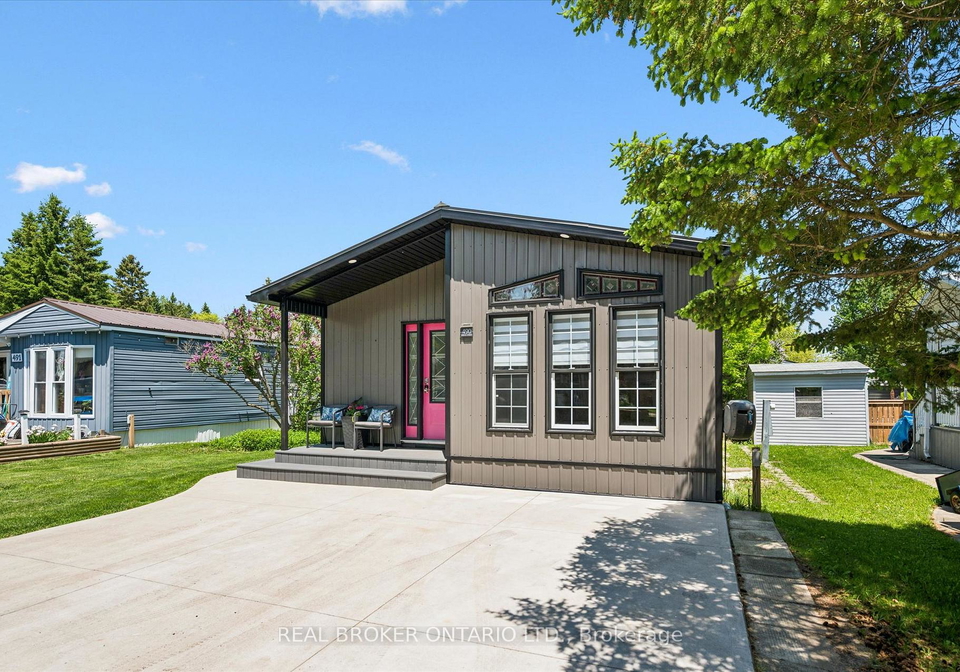 490-spruce-street-centre-wellington-ontario-x13229896