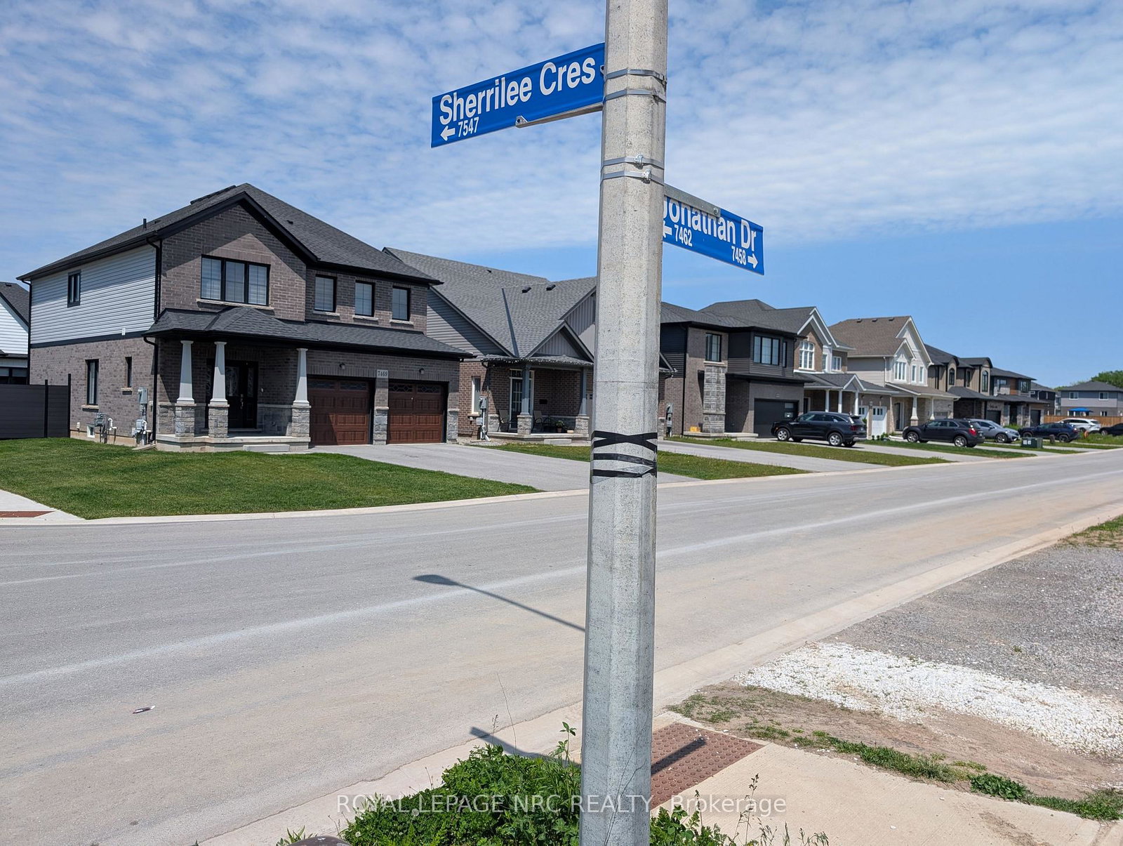7437-jonathan-drive-niagara-falls-ontario-x13230896