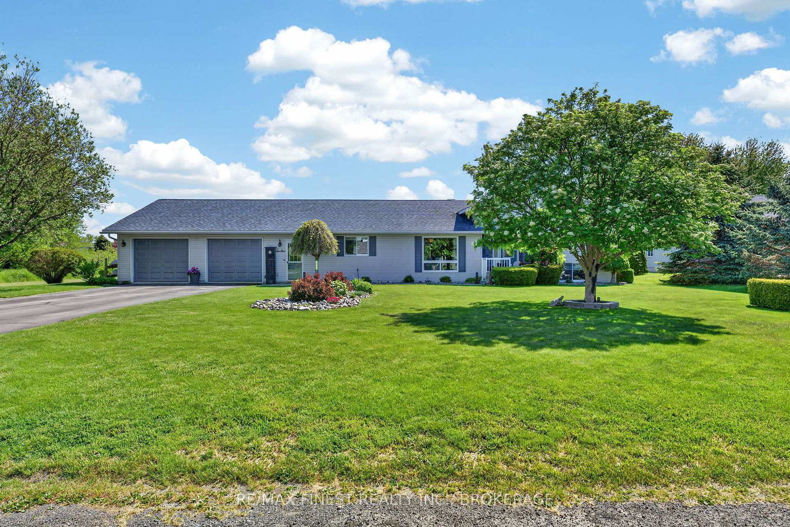 3-mary-avenue-prince-edward-county-ontario-x13232798