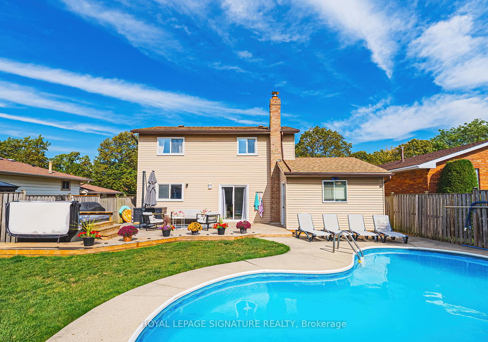 16-apex-court-hamilton-ontario-x13232804