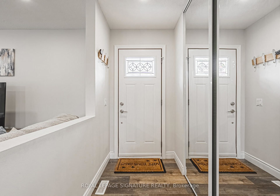 16-apex-court-hamilton-ontario-x13232804