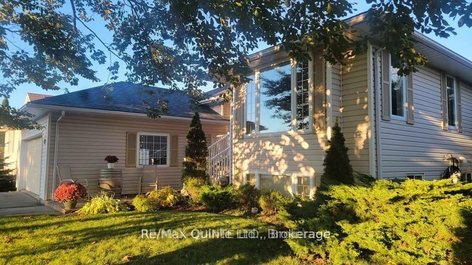 89-westwind-crescent-prince-edward-county-ontario-x13233000