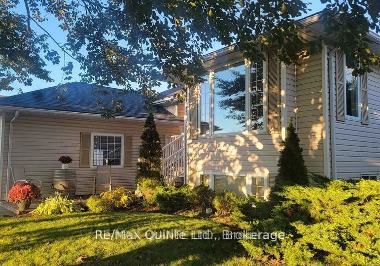 89-westwind-crescent-prince-edward-county-ontario-x13233000