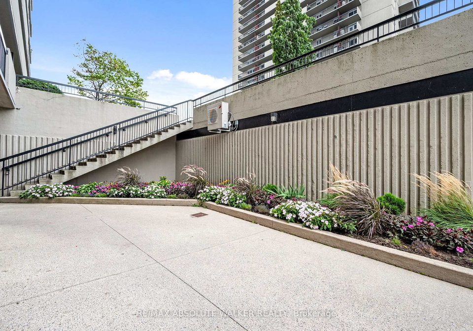 158c-mcarthur-avenue-ottawa-ontario-x13233158