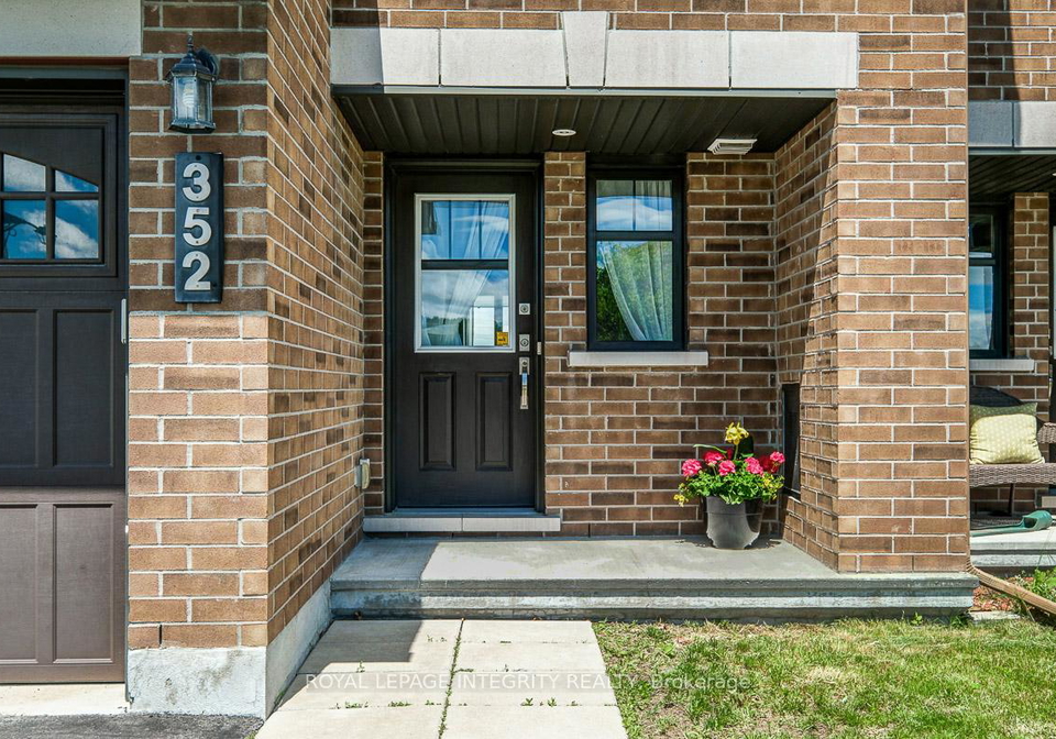 352-axis-way-ottawa-ontario-x13233466