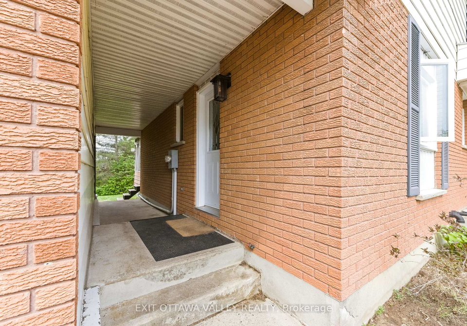 13-tamarack-street-deep-river-ontario-x13234254