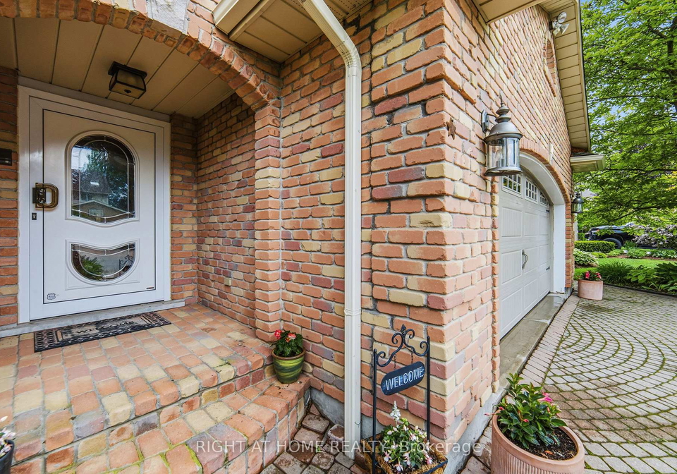 21-francis-creek-boulevard-st-catharines-ontario-x13234898