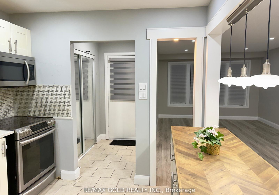 156-mooregate-crescent-kitchener-ontario-x13235548