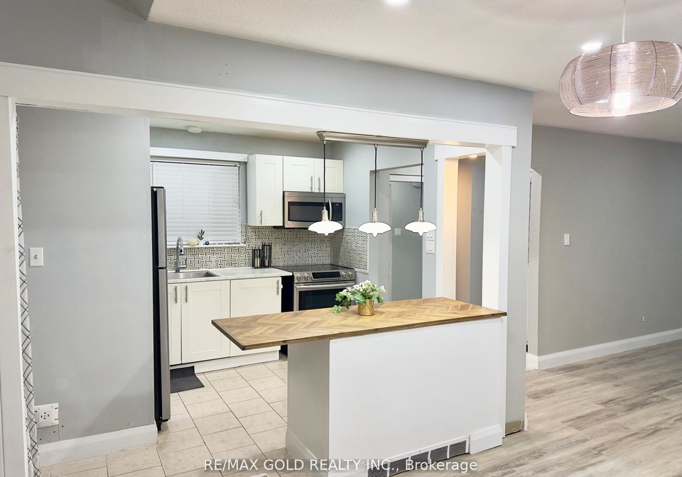 156-mooregate-crescent-kitchener-ontario-x13235548