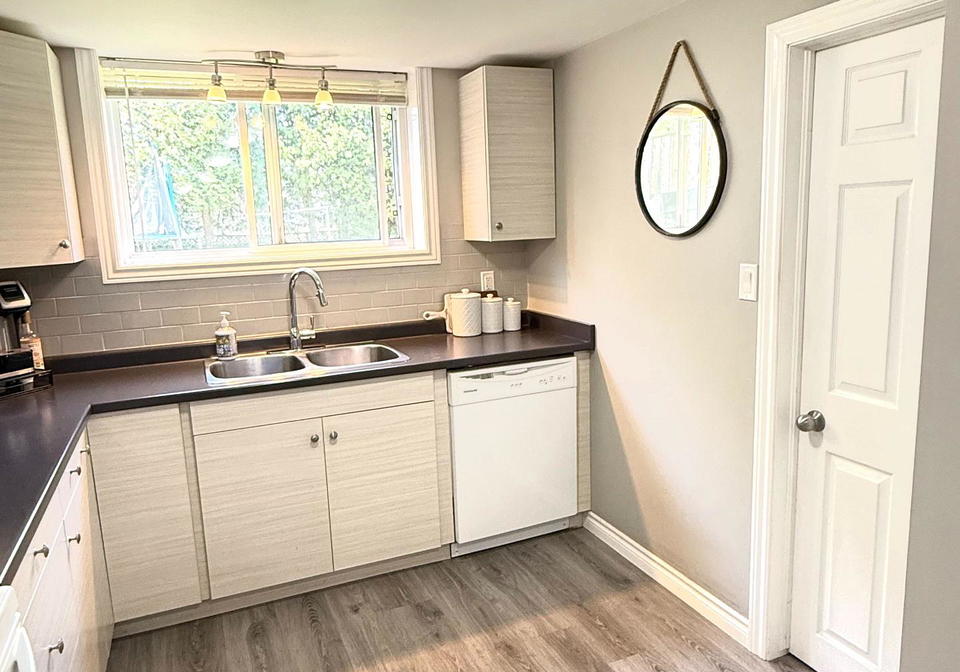 677-perry-street-centre-wellington-ontario-x13235850