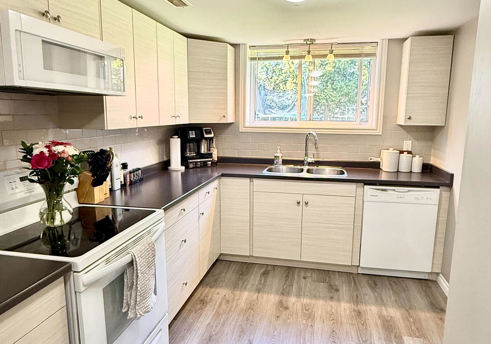 677-perry-street-centre-wellington-ontario-x13235850