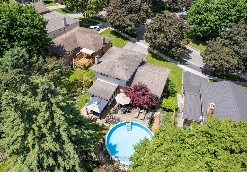 20-wolfes-court-kitchener-ontario-x13236052