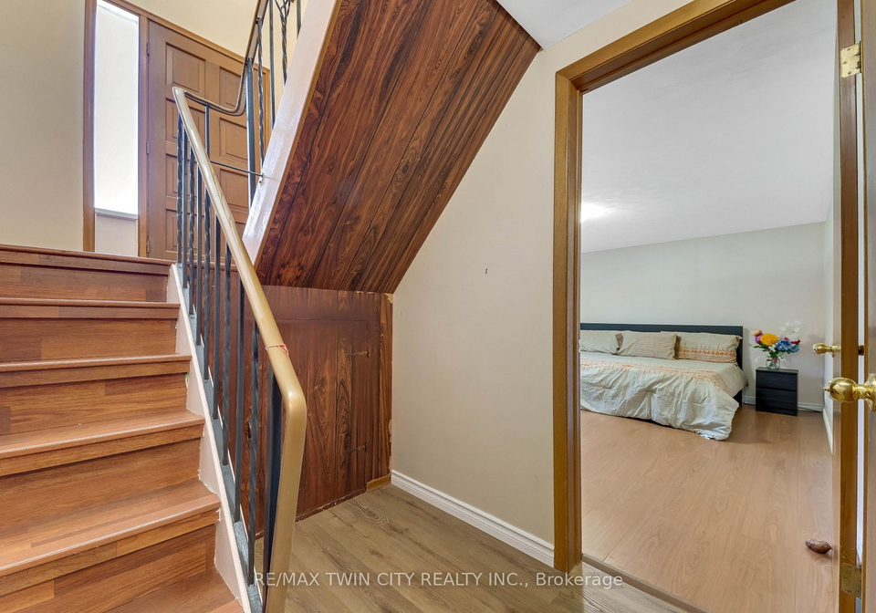 402-lakeview-drive-waterloo-ontario-x13236200