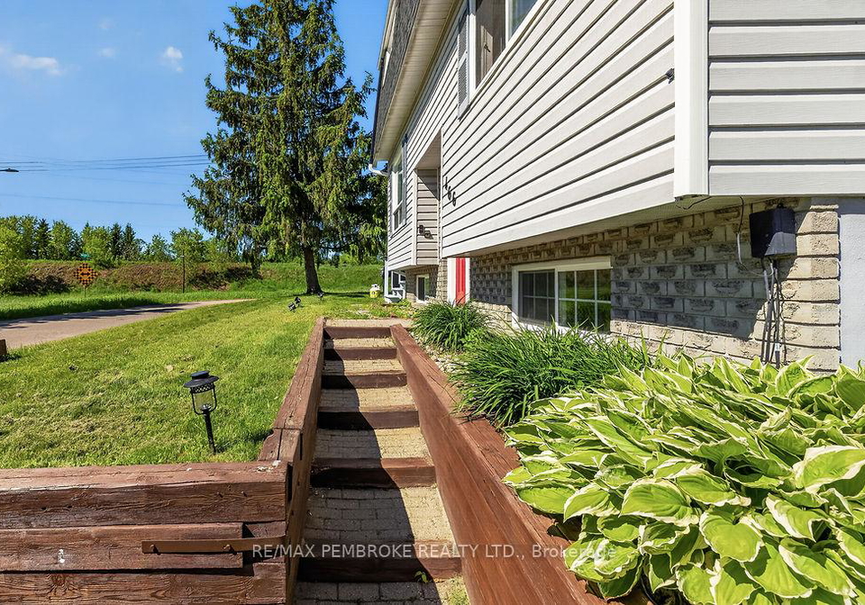 466-gourley-avenue-pembroke-ontario-x13236636