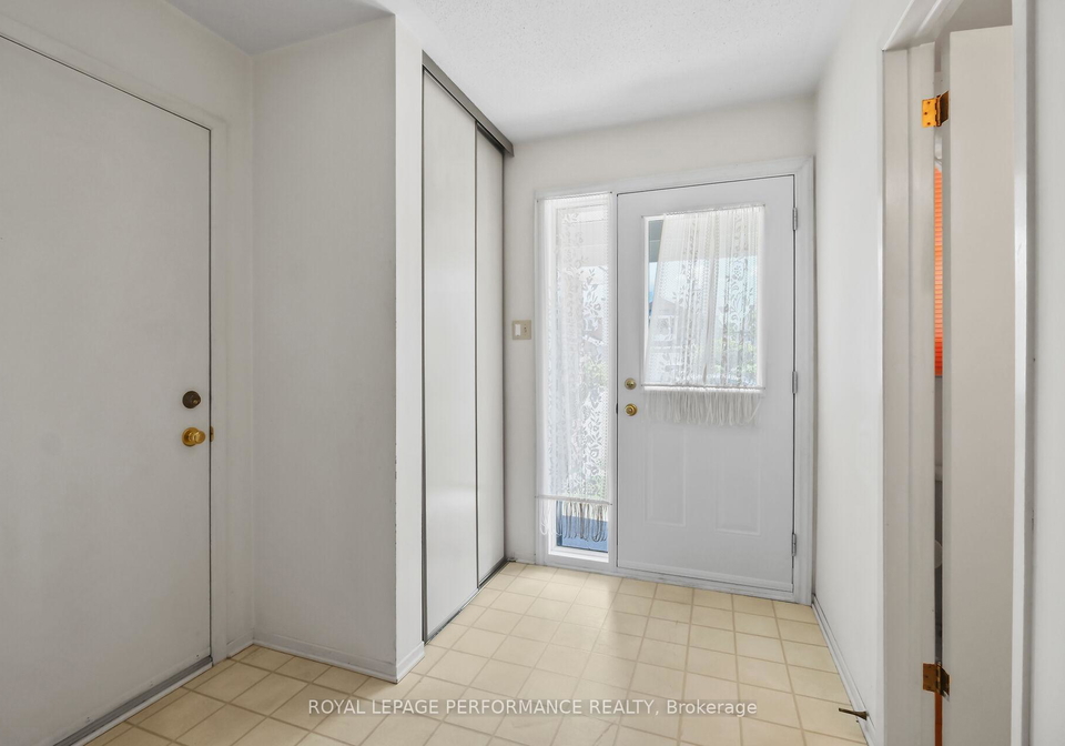 9-saddle-crescent-ottawa-ontario-x13237668