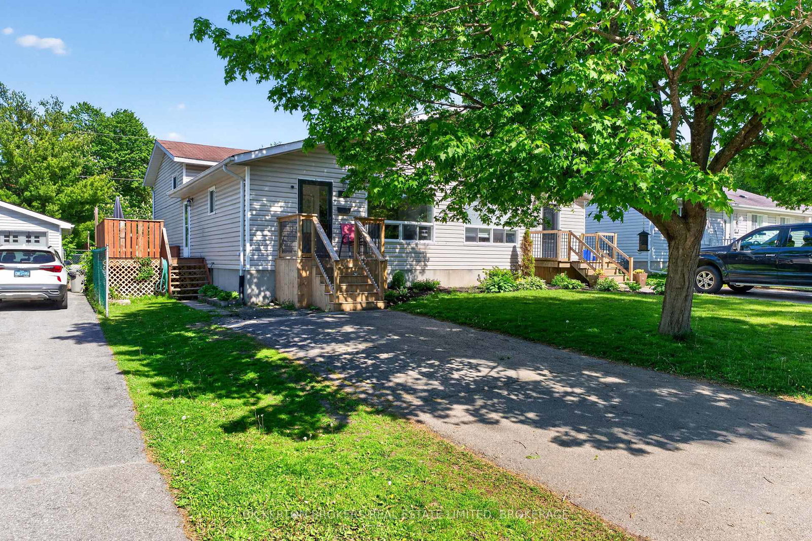 41-maple-street-s-gananoque-ontario-x13237880