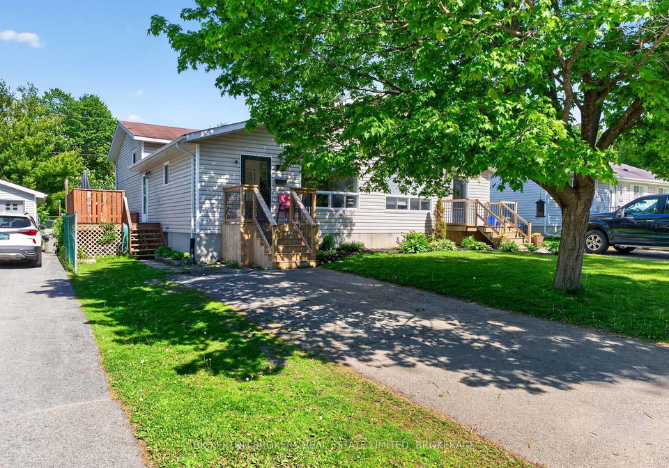 41-maple-street-s-gananoque-ontario-x13237880