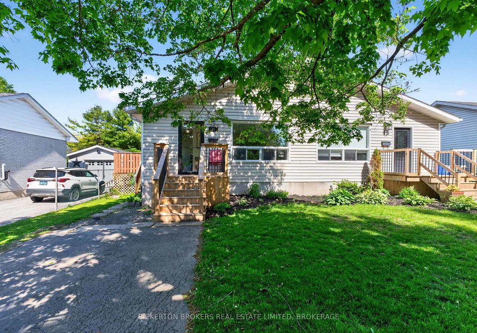 41-maple-street-s-gananoque-ontario-x13237880
