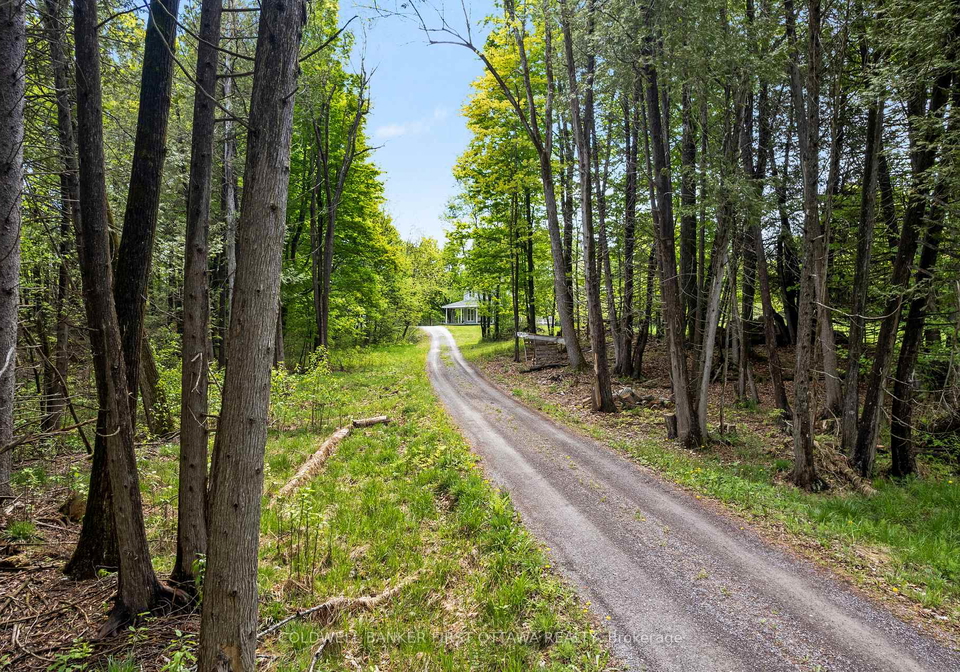 2511-concession-10c-lanark-highlands-ontario-x13239338