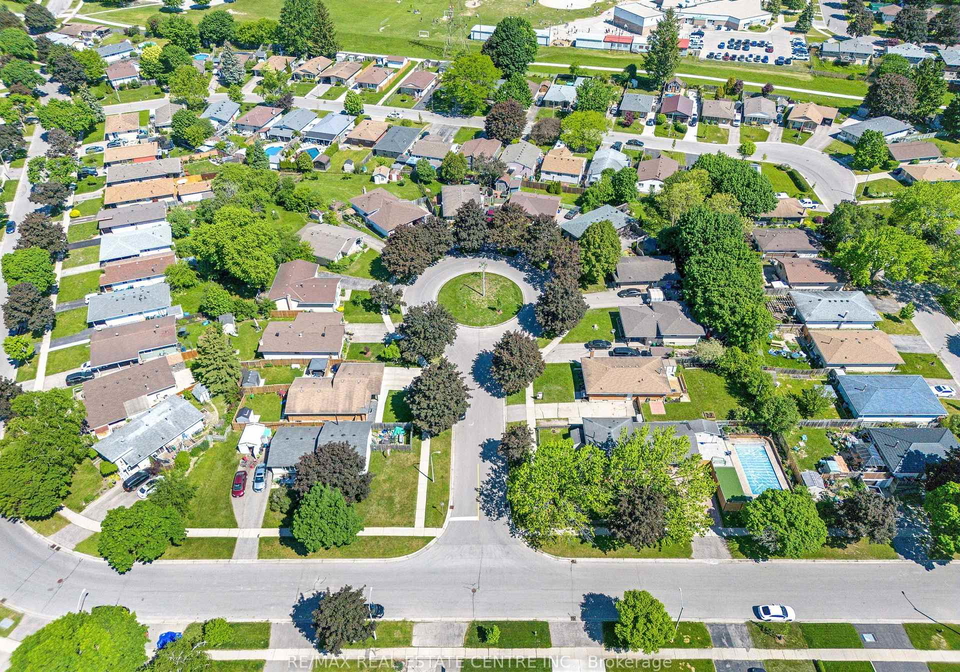 12-selkirk-court-kitchener-ontario-x13239484