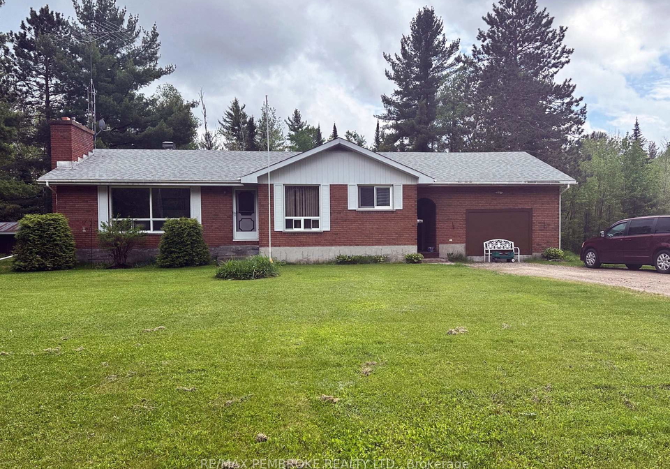 701-smaglinski-stoppa-parkway-madawaska-valley-ontario-x13239634