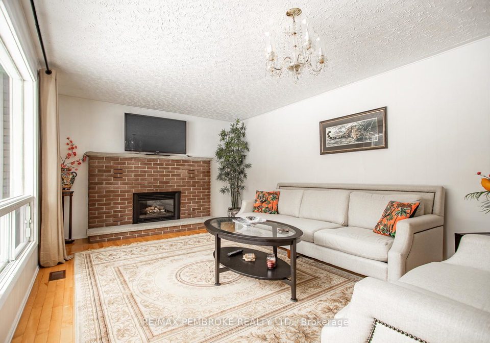 701-smaglinski-stoppa-parkway-madawaska-valley-ontario-x13239634
