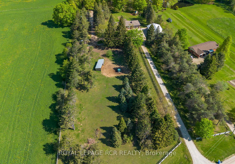 426079-25-side-road-mono-ontario-x13240758
