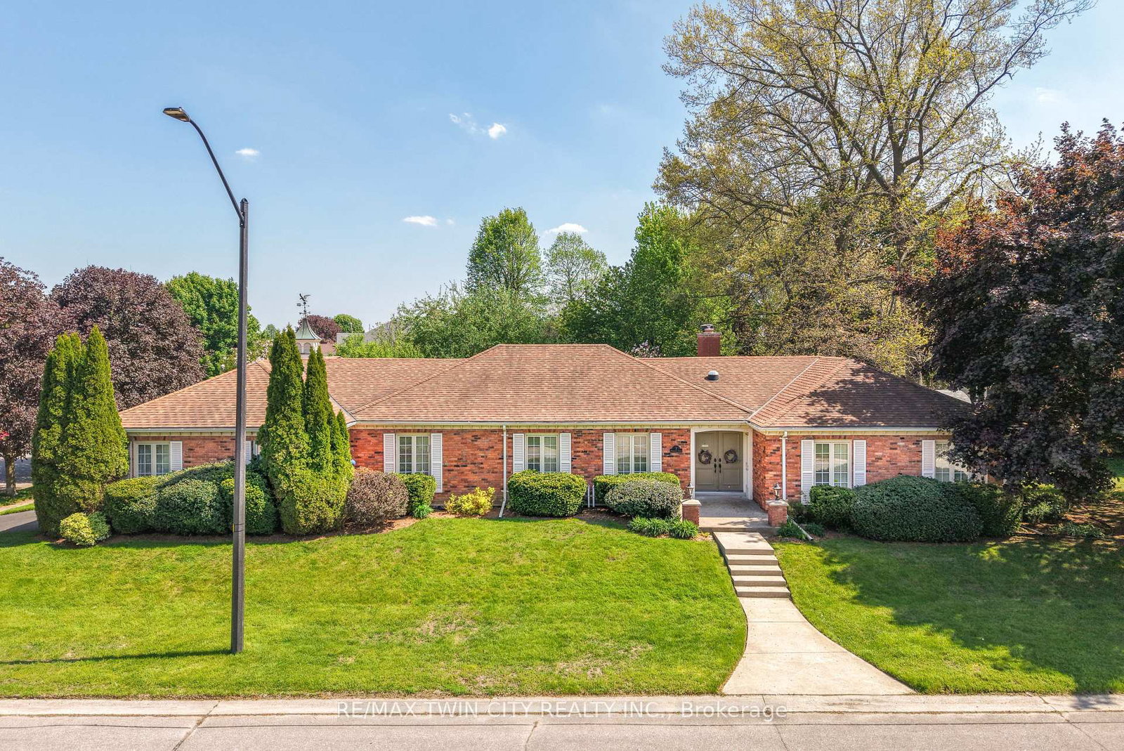 3-fieldstone-circle-brantford-ontario-x13241126