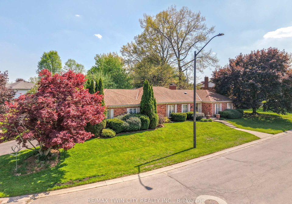3-fieldstone-circle-brantford-ontario-x13241126