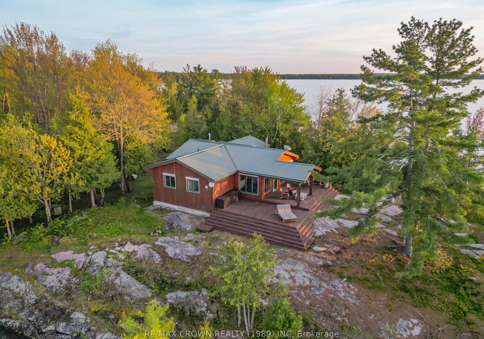 island-f-i-south-east-bay-callander-ontario-x13241524
