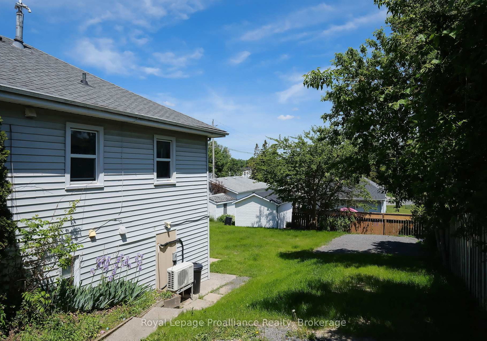 100-crown-street-quinte-west-ontario-x13241882
