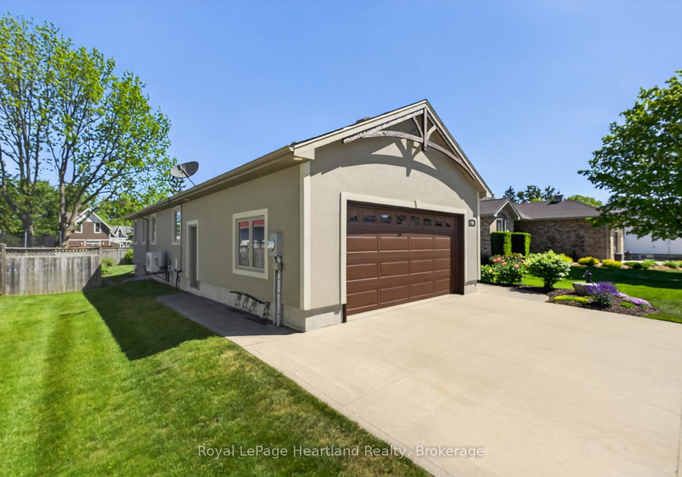 86-huron-street-w-south-huron-ontario-x13242106