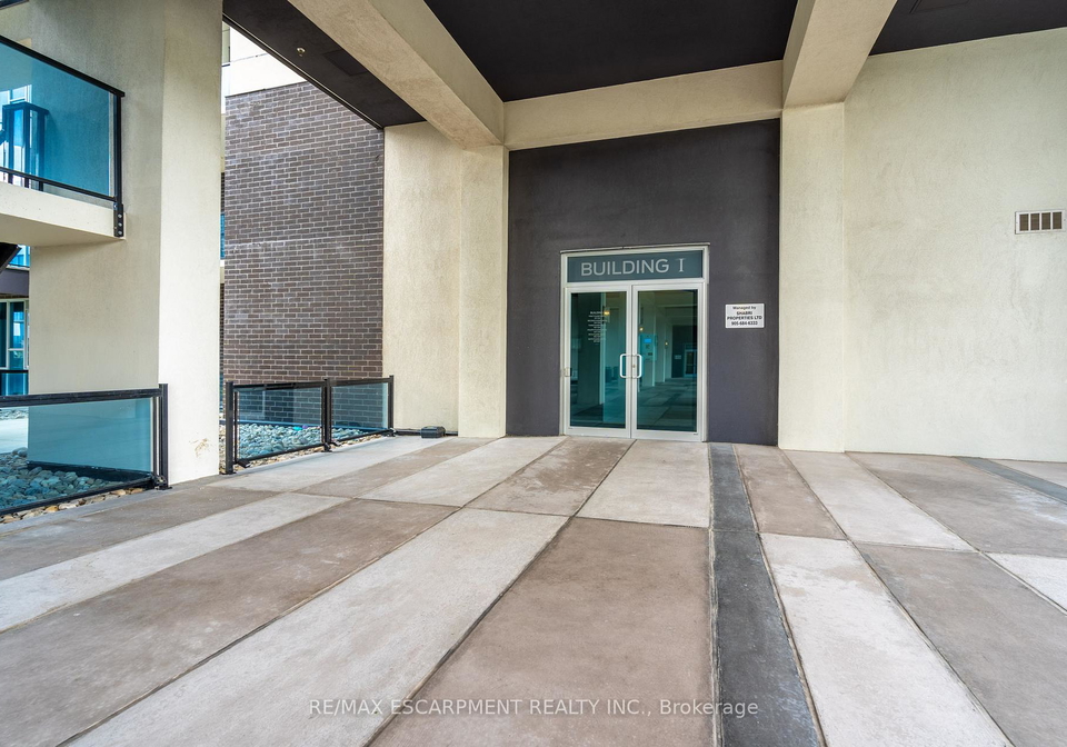 16-concord-place-s-grimsby-ontario-x13242208