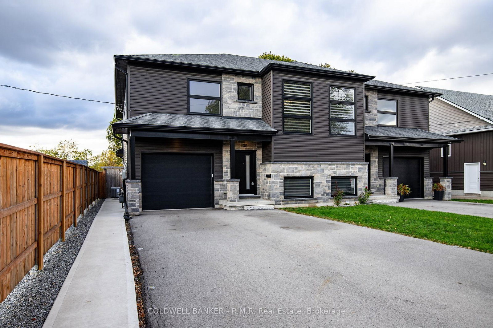 36-page-street-port-colborne-ontario-x13242934