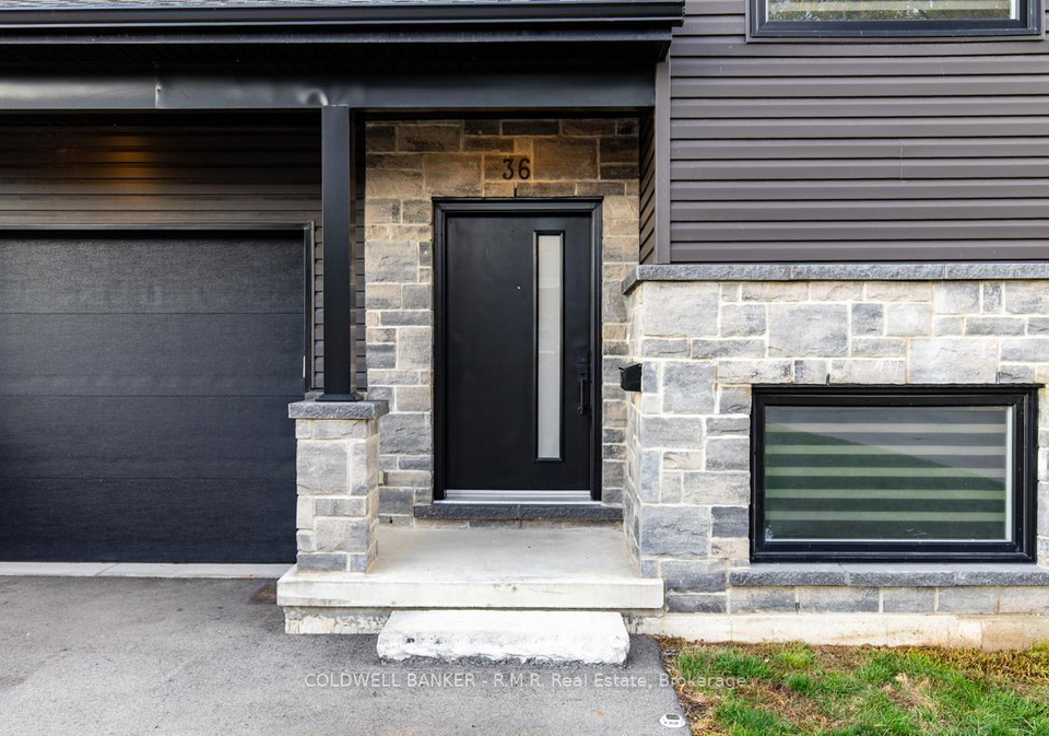 36-page-street-port-colborne-ontario-x13242934