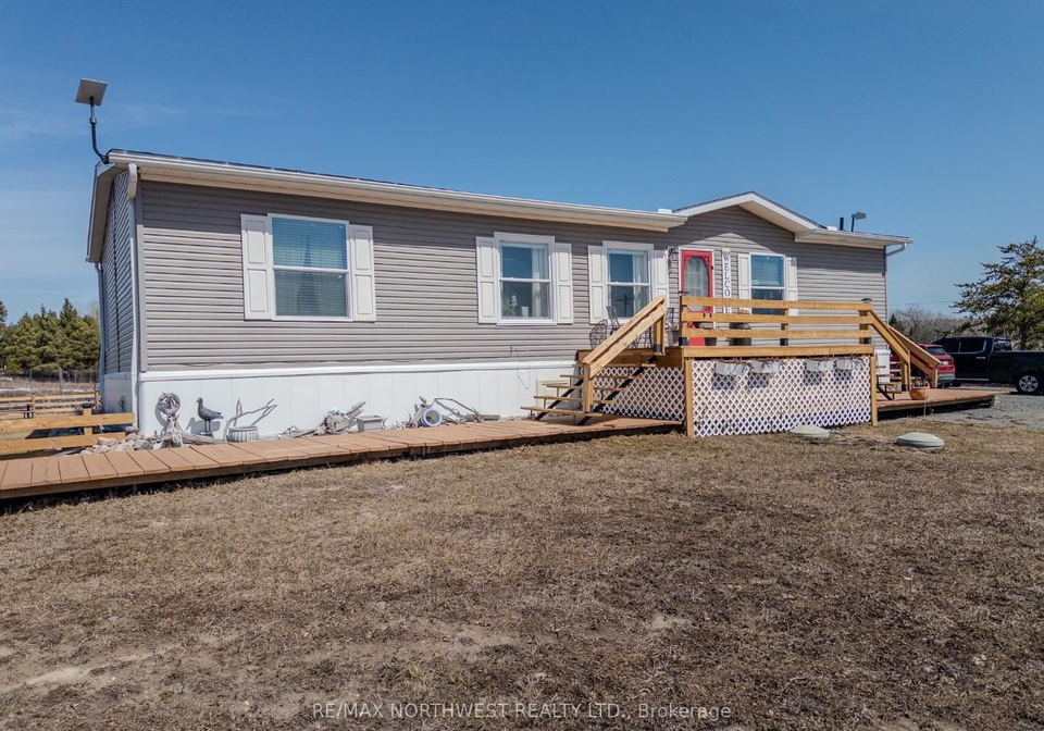 2766-highway-596-kenora-remote-area-ontario-x13245352