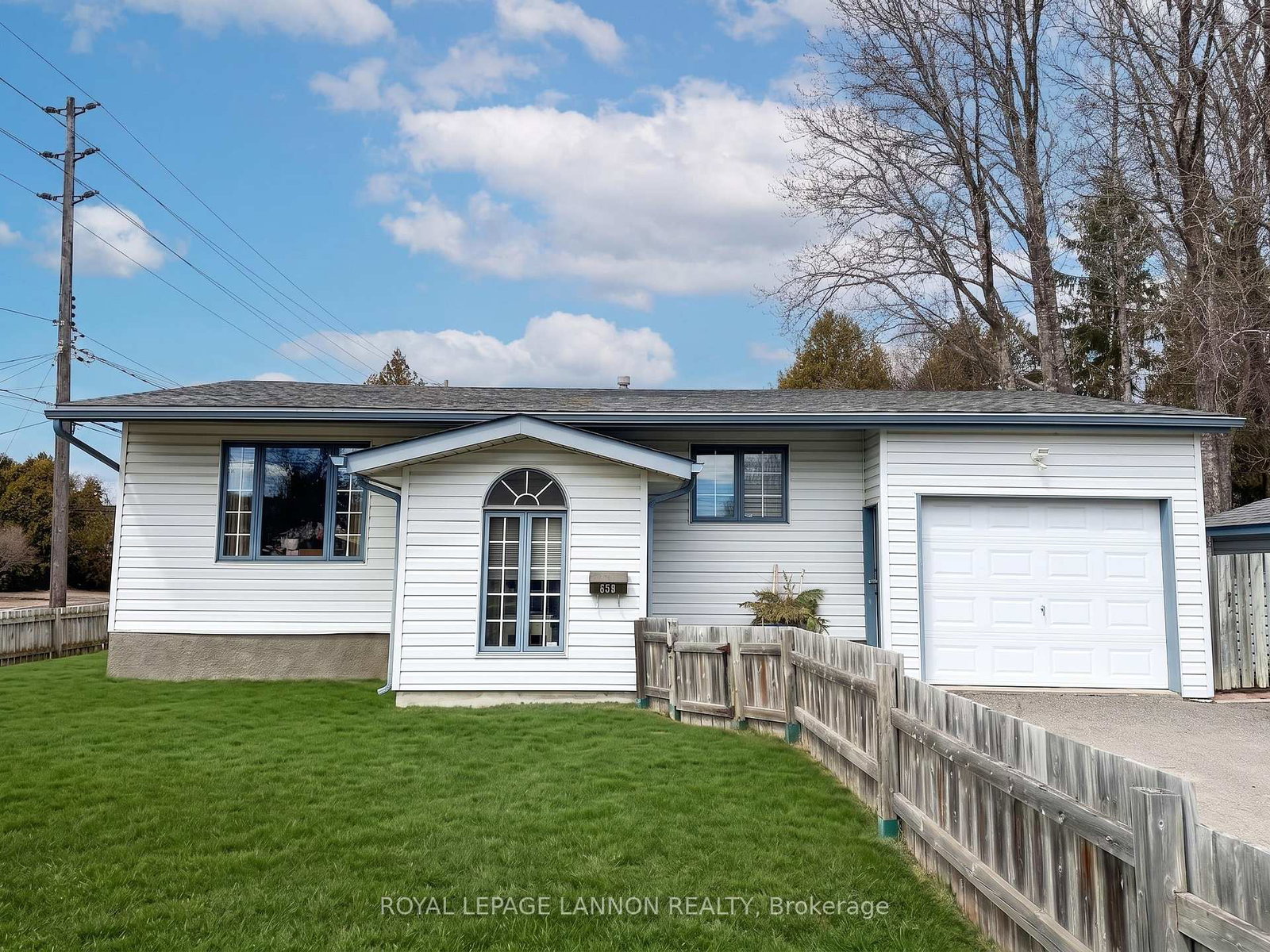 558-van-norman-thunder-bay-ontario-x13245392