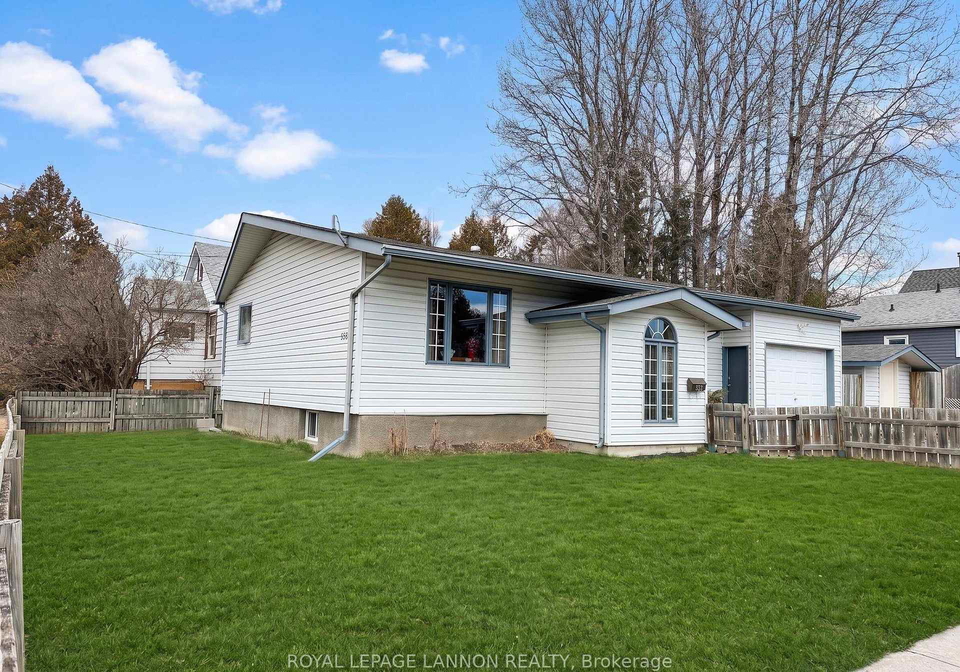 558-van-norman-thunder-bay-ontario-x13245392