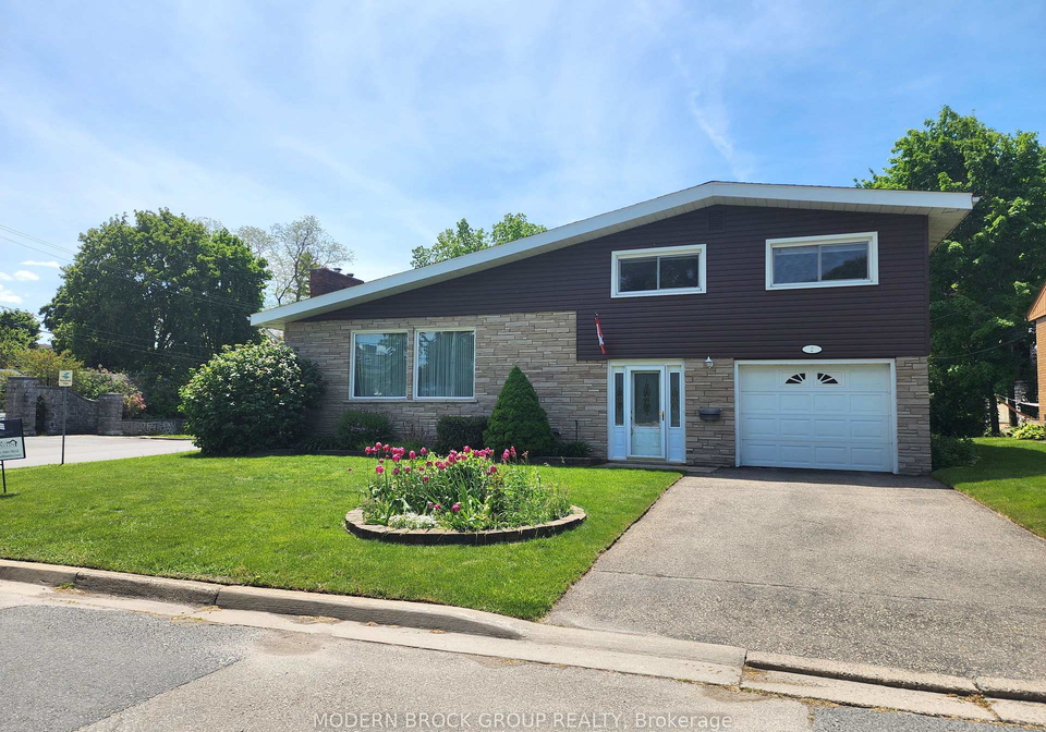 2-woodlawn-place-brockville-ontario-x13245480