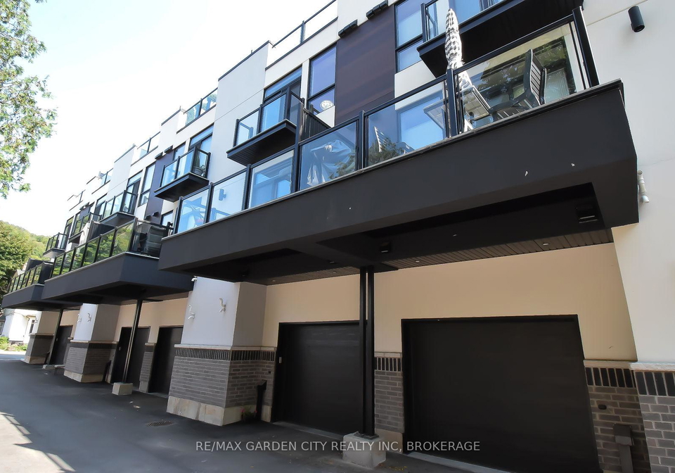 2-brock-street-s-hamilton-ontario-x13247012