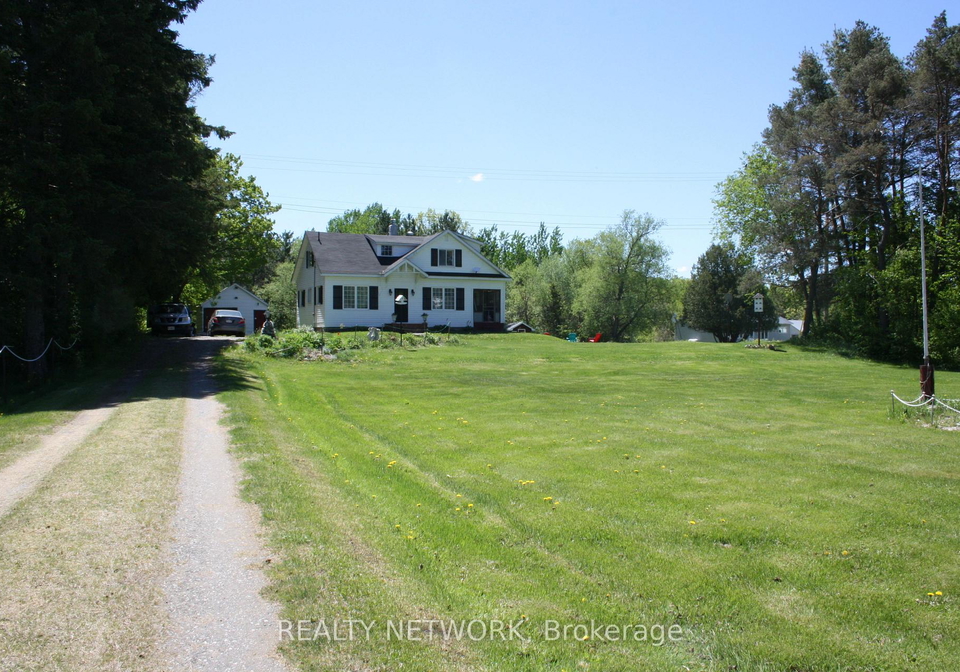 11519-522-highway-parry-sound-remote-area-ontario-x13247588