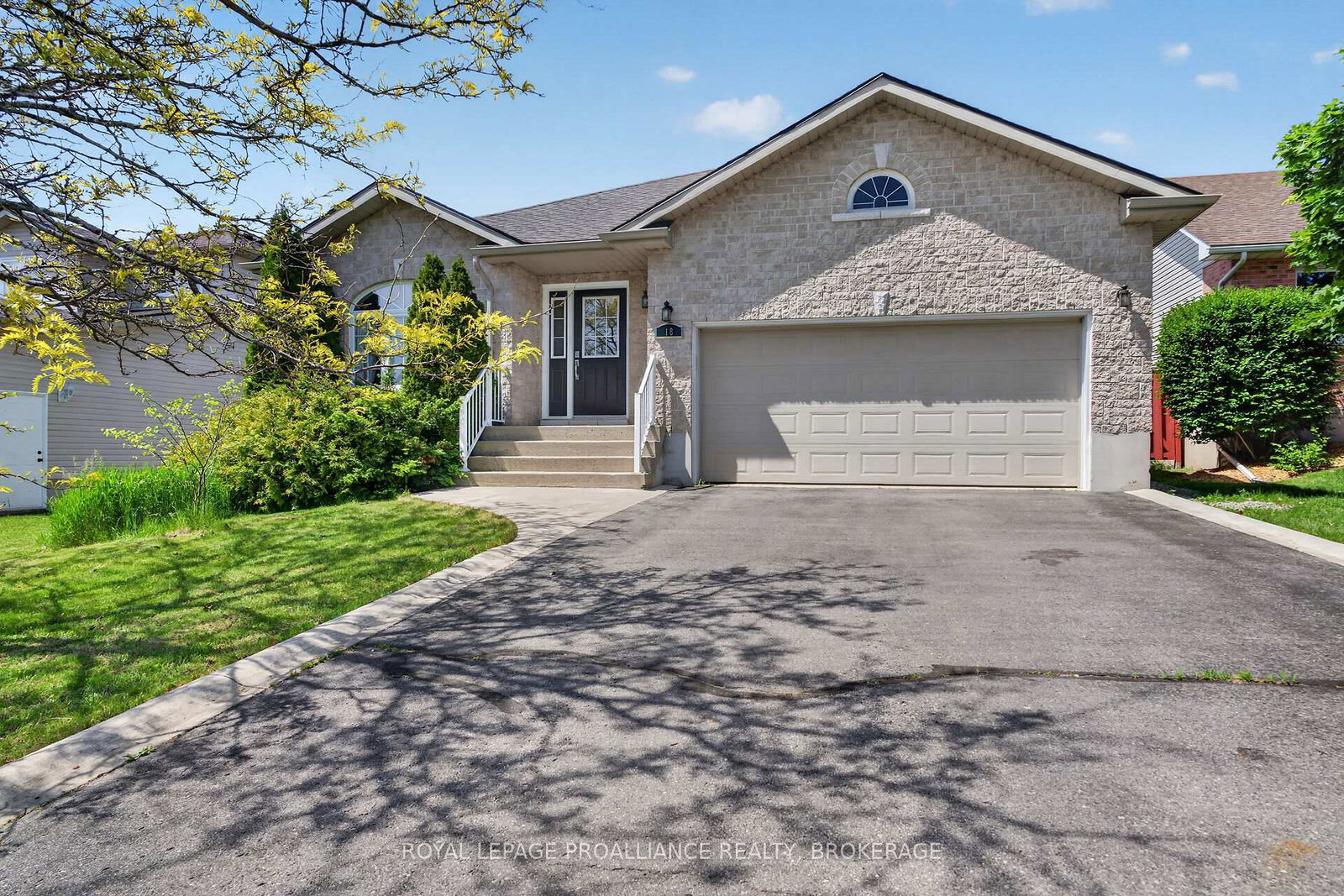 18-mckeown-crescent-loyalist-ontario-x13249568