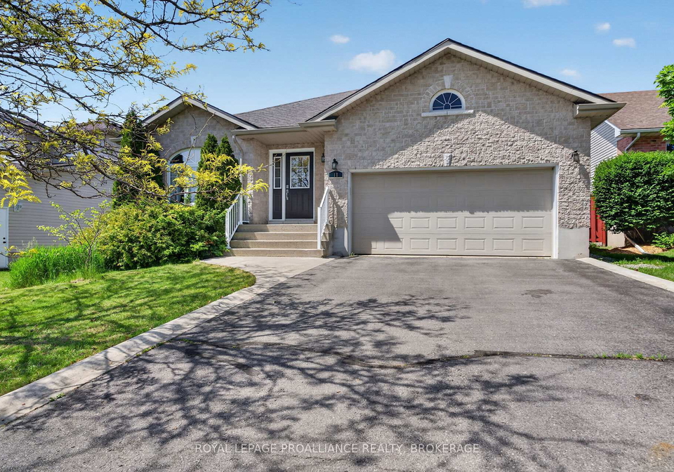 18-mckeown-crescent-loyalist-ontario-x13249568