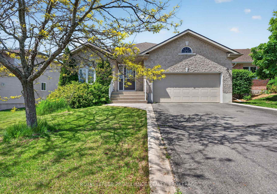 18-mckeown-crescent-loyalist-ontario-x13249568