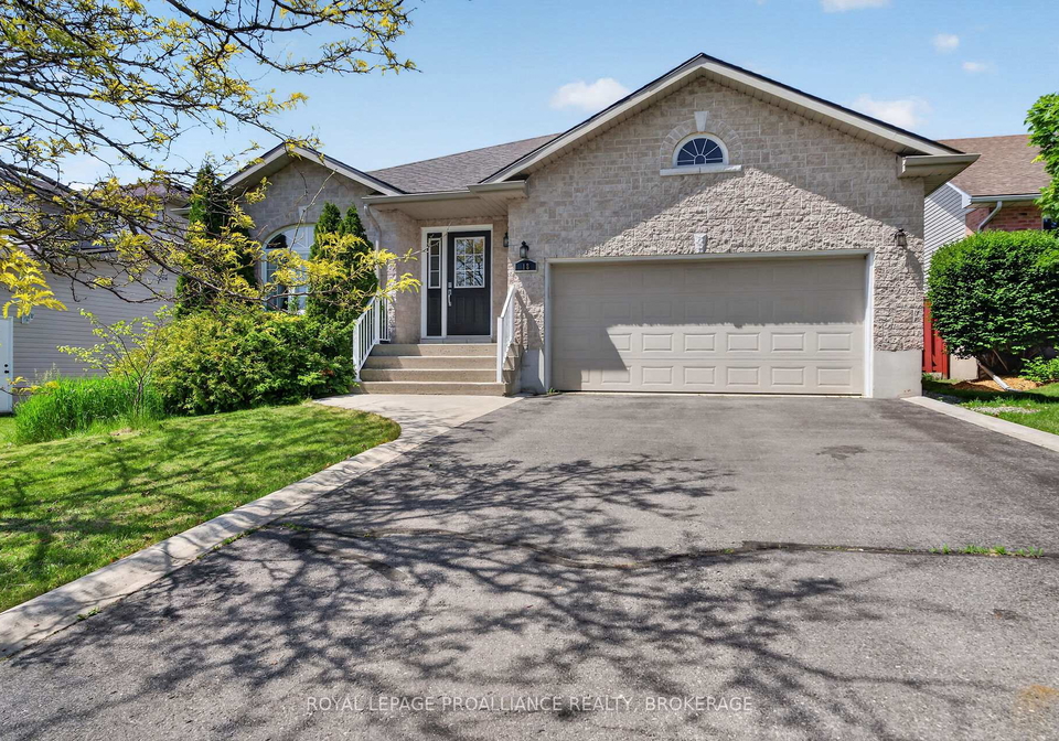 18-mckeown-crescent-loyalist-ontario-x13249568